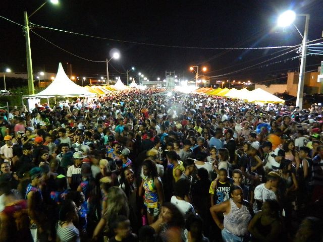 Carnaval de Picos leva multidão para Beira Rio