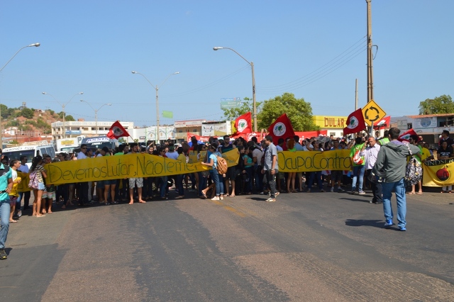 Manifestantes fecham BR-316 em Picos