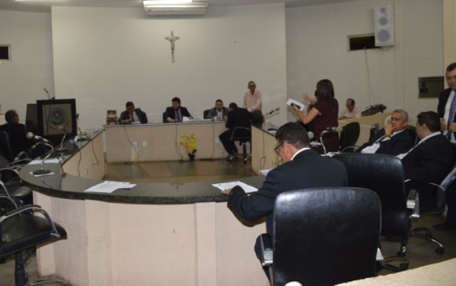 Câmara de Picos antecipa sessão e aprova projetos em pauta