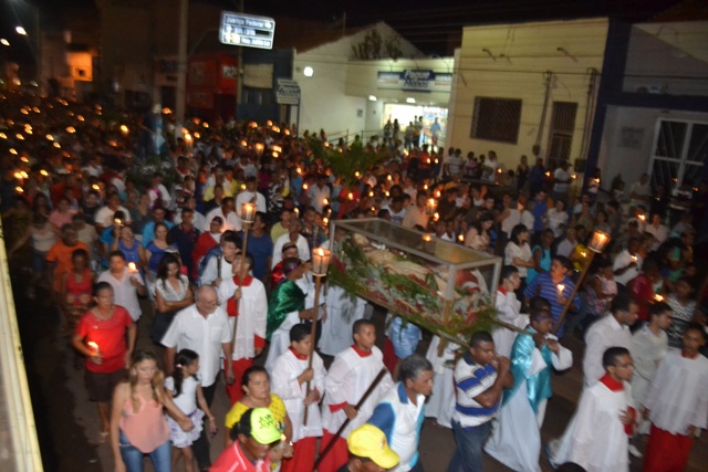 Procissão do Senhor Morto leva multidão as ruas de Picos
