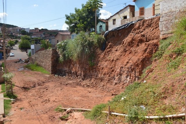 Obra do paredão no bairro Paroquial está paralisada há mais de seis anos