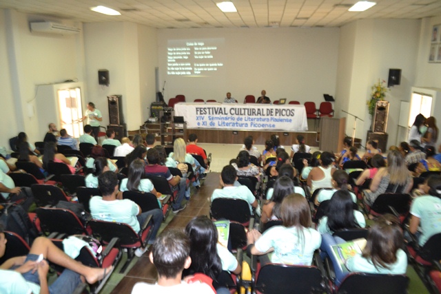 Palestras e debates marcam  segundo dia do Festival Cultural de Picos