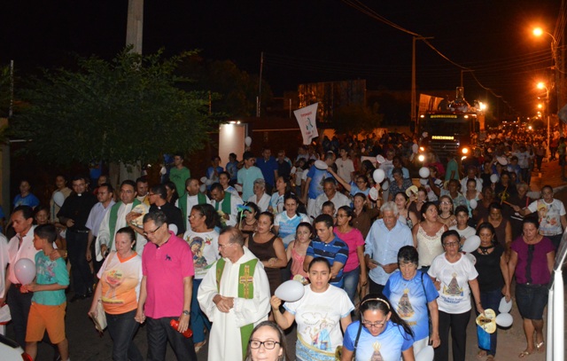 Caminhada com Maria marca encerramento da visita da imagem peregrina a Picos