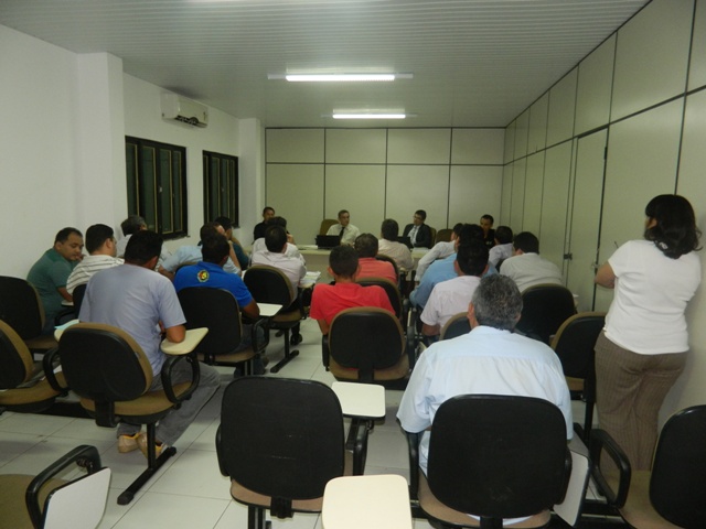 Promotores e representantes de partidos discutem propaganda eleitoral em Picos