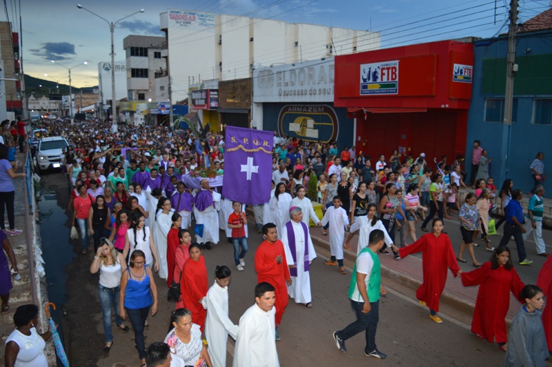 Procissão dos Passos leva milhares de fiéis as ruas de Picos