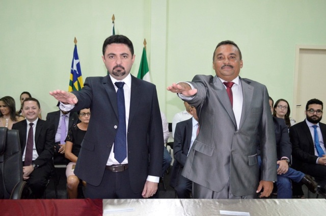 Barroso Neto é empossado prefeito de Santa Cruz do Piauí