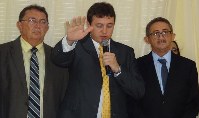 Danilo Martins é empossado prefeito de Wall Ferraz