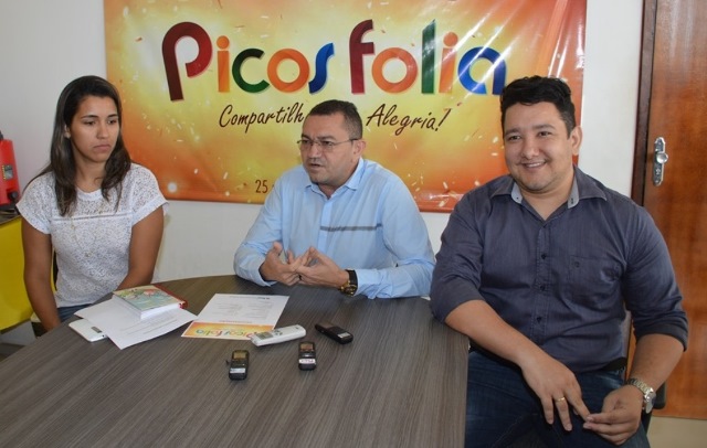 Padre Walmir e Marília Gomes anunciam programação do Carnaval de Picos