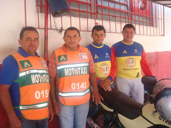 Prefeito de Picos cria o dia do moto-táxista