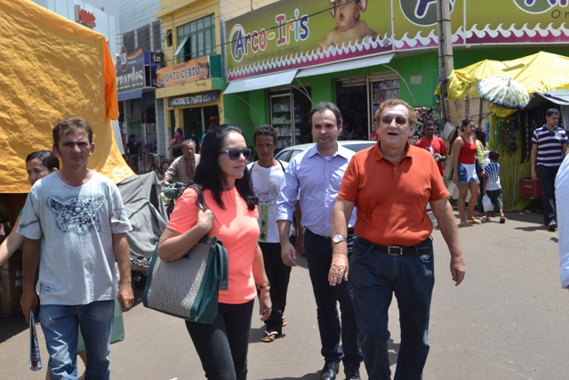 Mão Santa visita feira de Picos e garante que vencerá eleições 