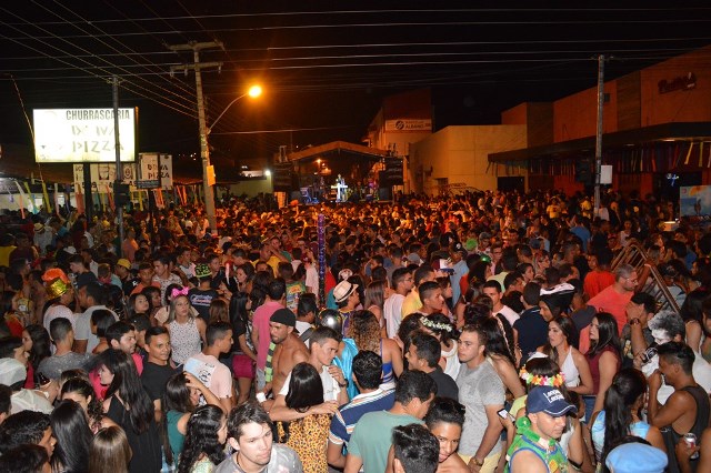 Corso abre o Carnaval de Picos 