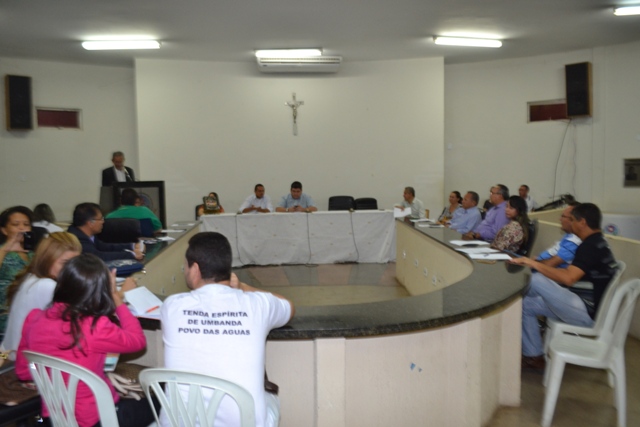 Governo debate em Picos terceirização do HRJL