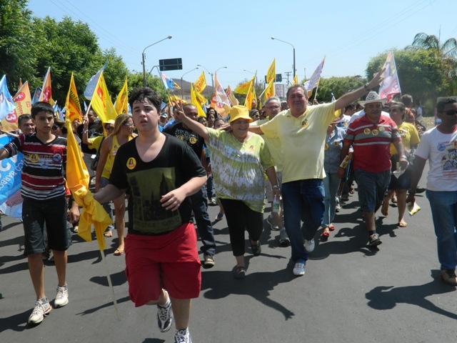 Belê participa de passeata em Picos e reafirma convicção na vitória