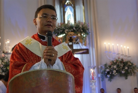 Sérgio Leal de Moura é ordenado como novo padre de Picos
