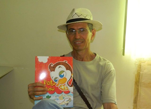 José Airton lança o livro infantil O pato vaidoso