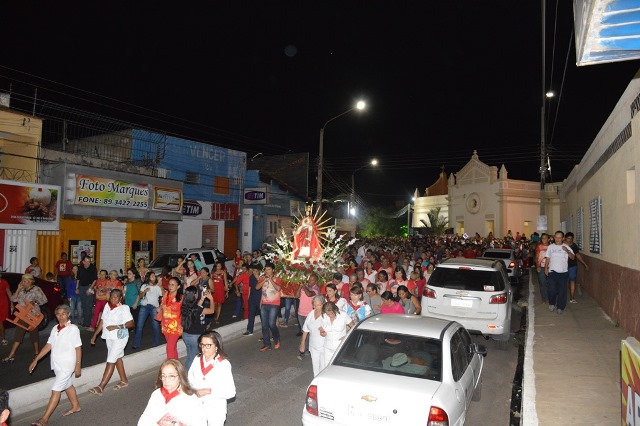 Procissão encerra Festa do Sagrado Coração de Jesus em Picos