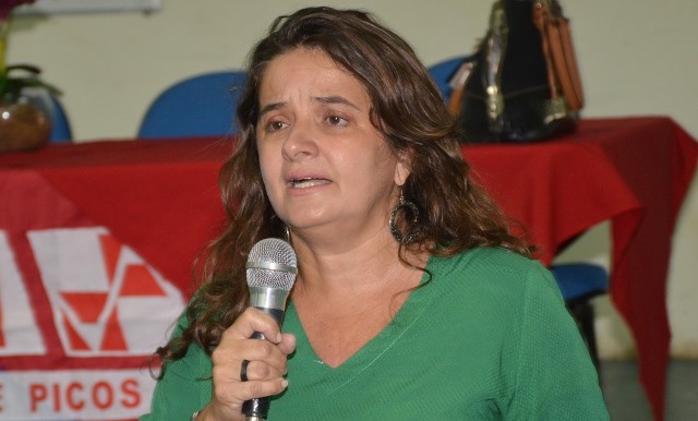 Giselle Dantas disputa presidência do Sinte de Picos pela quarta vez