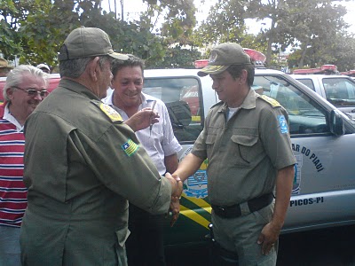 Comandante geral da PM realiza a entrega de novas viaturas a policia de Picos