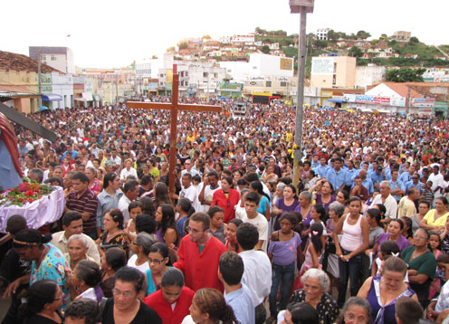 Procissão de Passos reúne milhares de fiéis em Picos