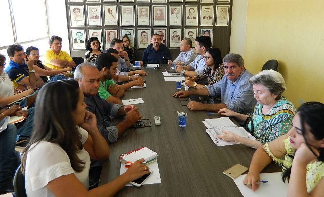 Prefeito de Picos reúne secretariado e cobra controle de gastos