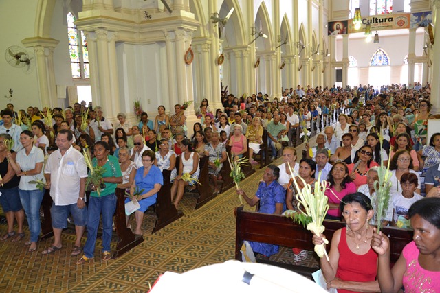 Fiéis participam da programação da Semana Santa em Picos