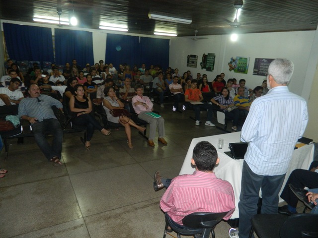 Jesus Rodrigues discute situação de abandono da Uespi em Picos