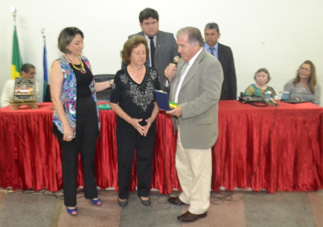 Lêda Luz recebe a Medalha Coelho Rodrigues