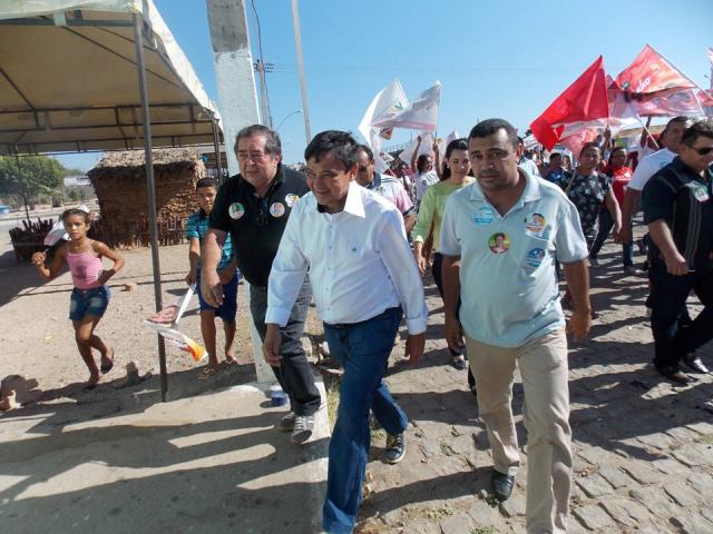  Wellington Dias participa de atividades de campanha em Jaicós