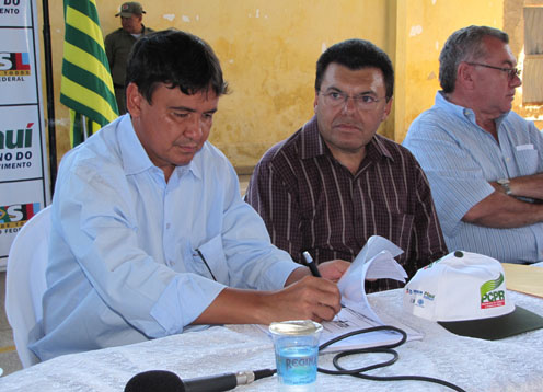 Governador entrega obras em São José do Piauí