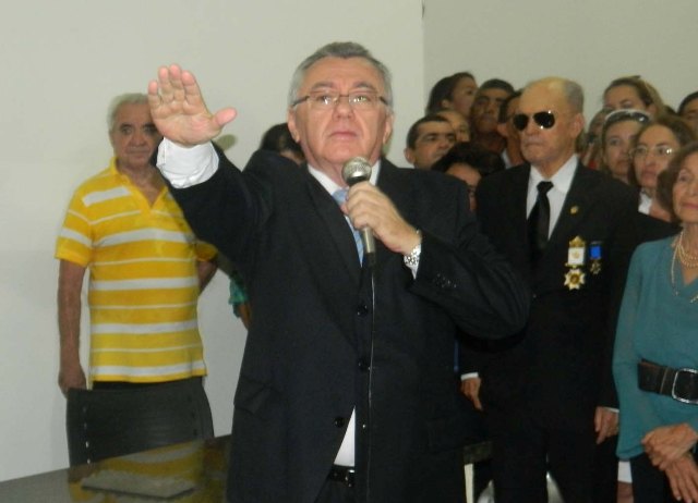 Kléber  assume  Prefeitura de Picos e reafirma compromissos de campanha