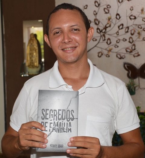 Escritor lança em Picos romance Segredos de Família