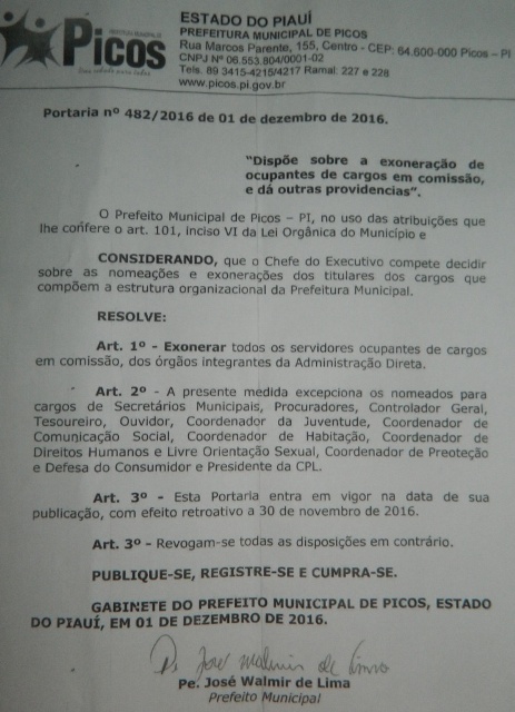 Prefeito de Picos exonera servidores comissionados