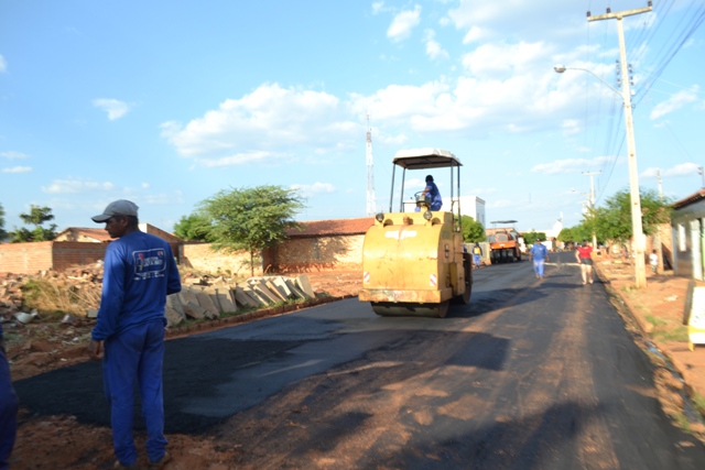 Governo retoma obras de asfaltamento em Picos