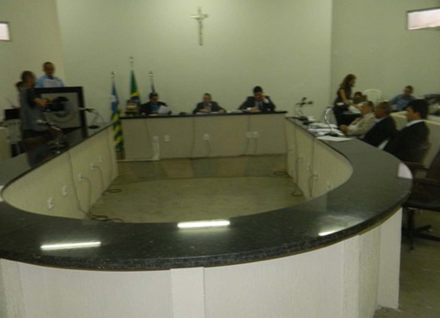 Câmara de Picos  aumenta salário do prefeito para 15 mil reais 