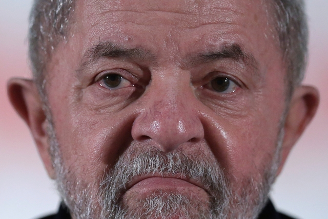 Lula é condenado a 9 anos e seis meses de prisão