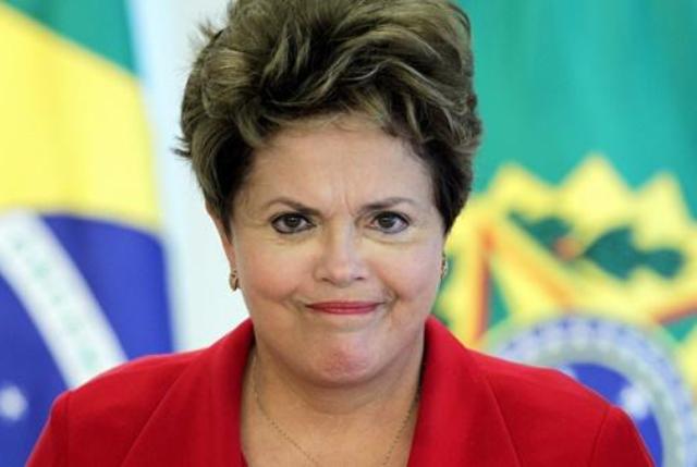 Maioria dos deputados defende o impeachment de Dilma