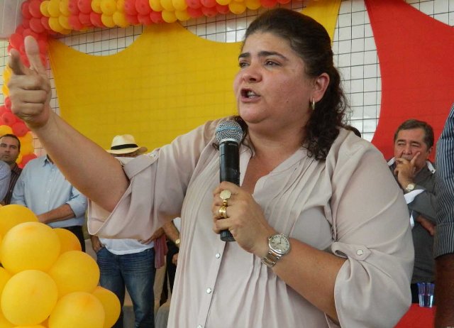 Belê inicia campanha com comício no povoado Valparaiso