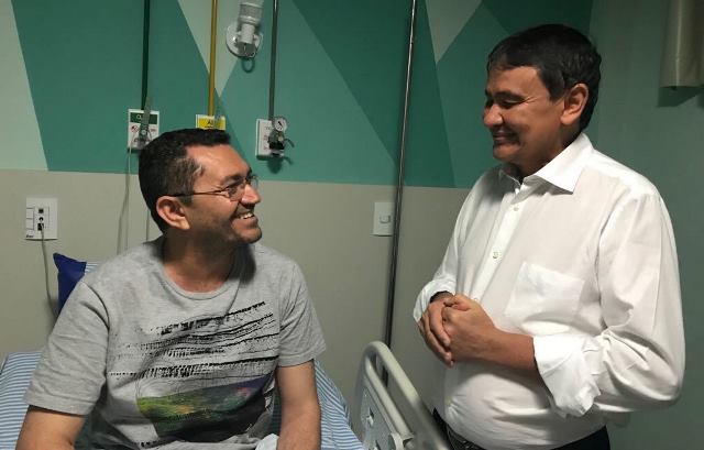 Governador Wellington Dias visita prefeito de Picos no hospital