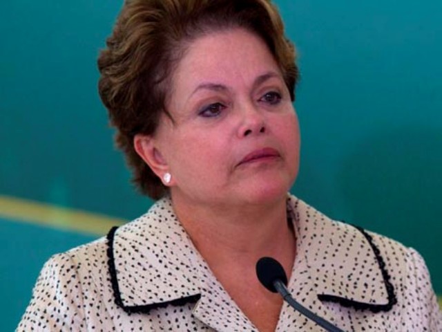 Comissão aprova relatório a favor do impeachment de Dilma