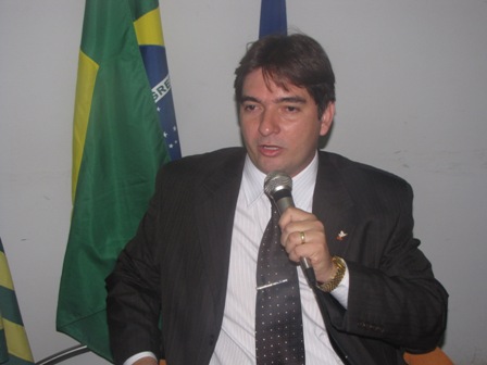 Novo presidente da câmara municipal de Picos, Iata Rodrigues, demite os comissionados