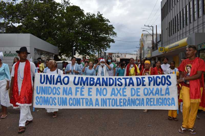 Prefeitura apoia caminhada realizada pela União Umbandista de Picos em comemoração ao Dia dos Pretos Velhos