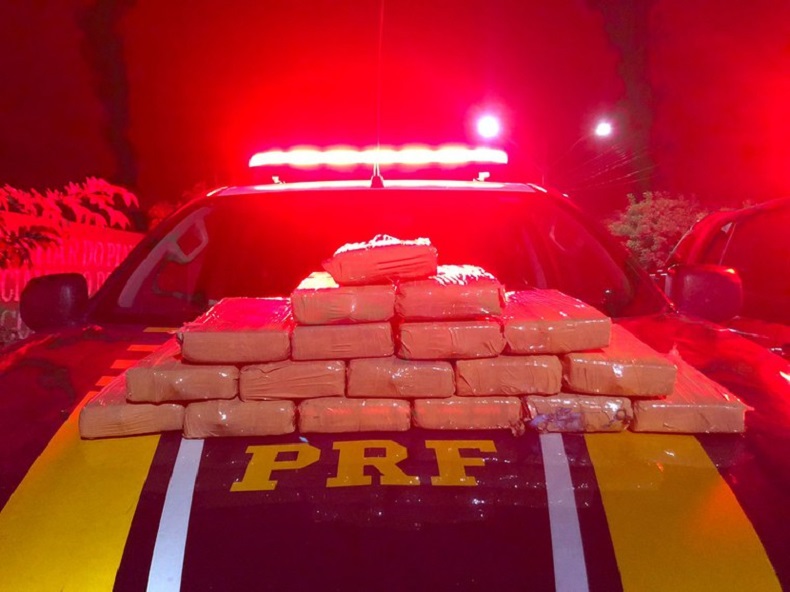 PRF apreende 20 kg de cocaína na lataria de veículo no Sul do Piauí