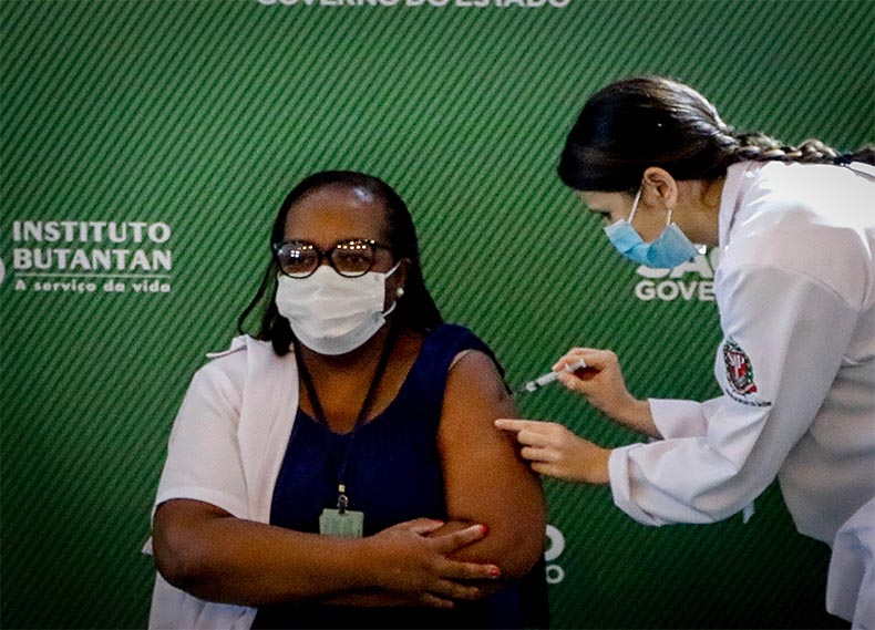 Brasil completa um ano do início da vacinação contra Covid-19