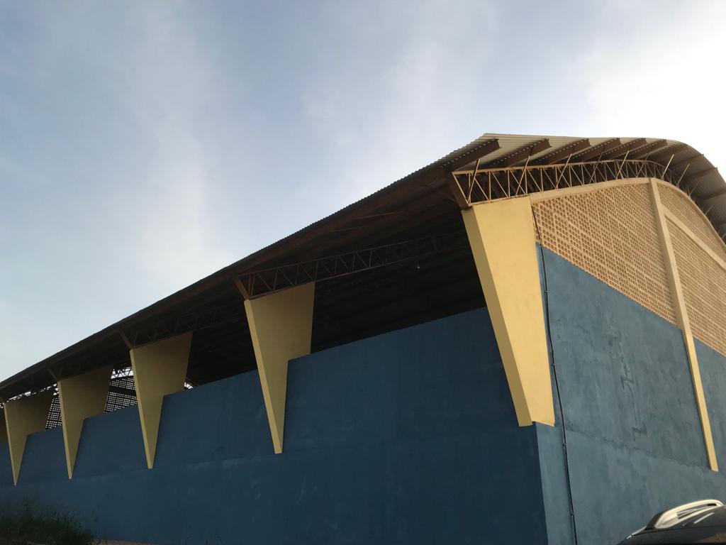 Prefeito Gil Paraibano entrega quadra esportiva escolar no bairro Morada do Sol