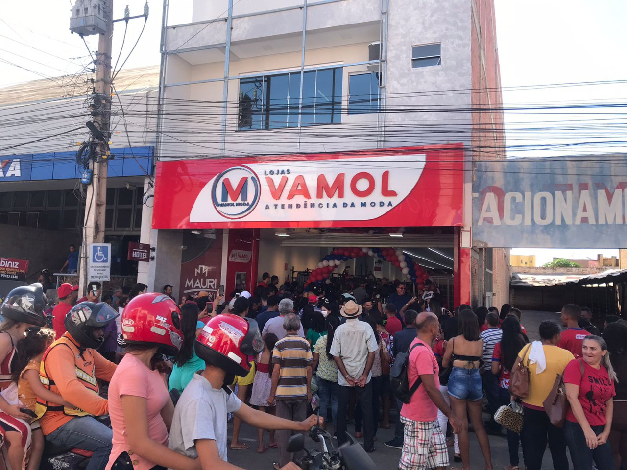 Lojas Vamol é inaugurada com grande festa em Picos; veja fotos