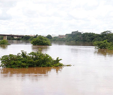 Rio Parnaíba mantém nível de atenção em Teresina e começa baixar em Floriano