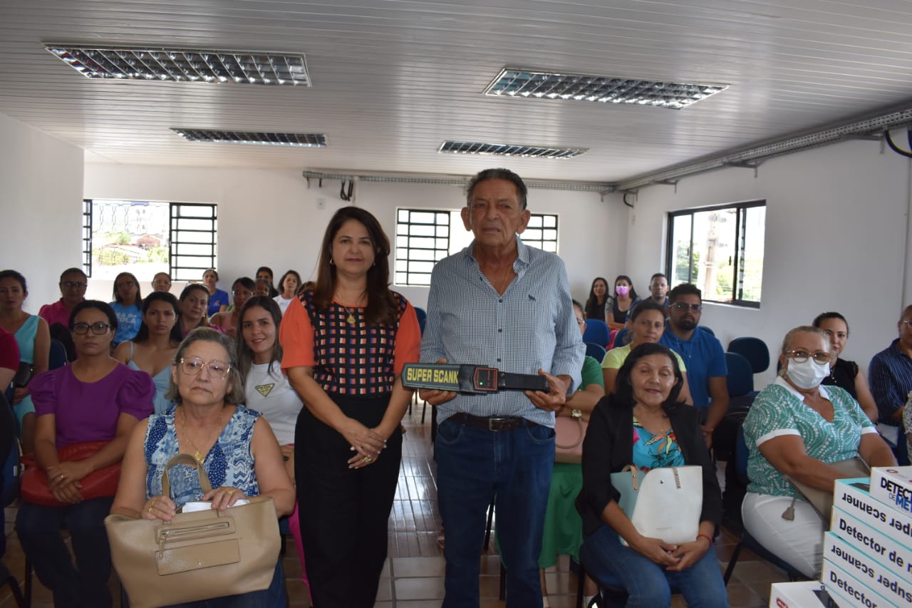 Prefeitura de Picos realiza entrega de detectores de metais para todas as escolas municipais