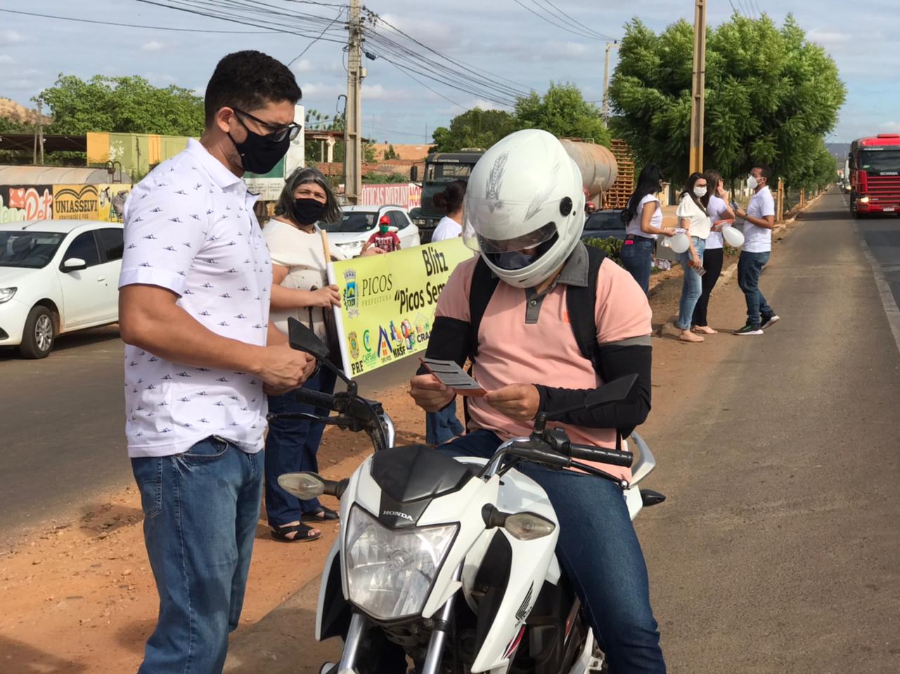 Prefeitura de Picos realiza blitz educativa durante a semana Internacional de Combate às Drogas