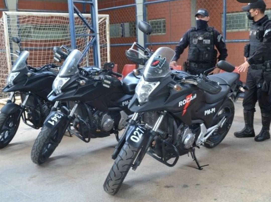 PM de Picos recebe três novas motocicletas para reforçar o policiamento