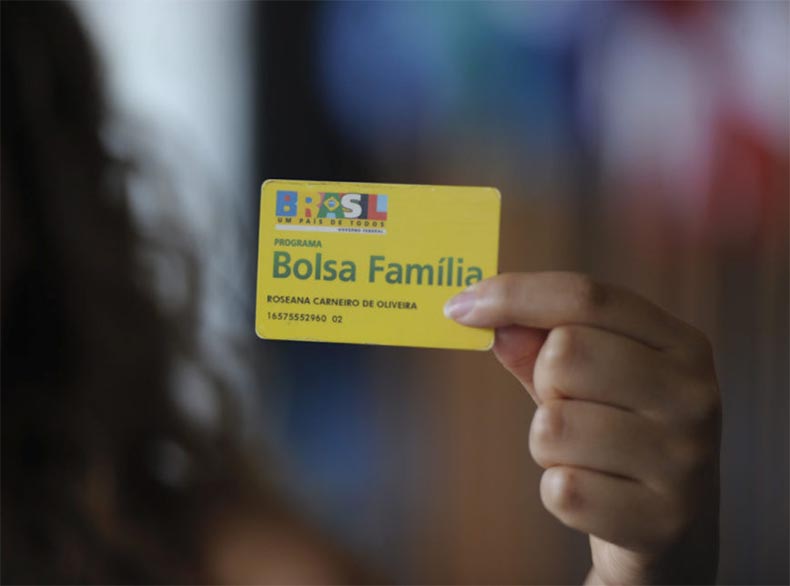Mais de 2,2 milhões de famílias estão na fila de espera do Bolsa Família